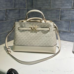 Michael Kors versatile bag